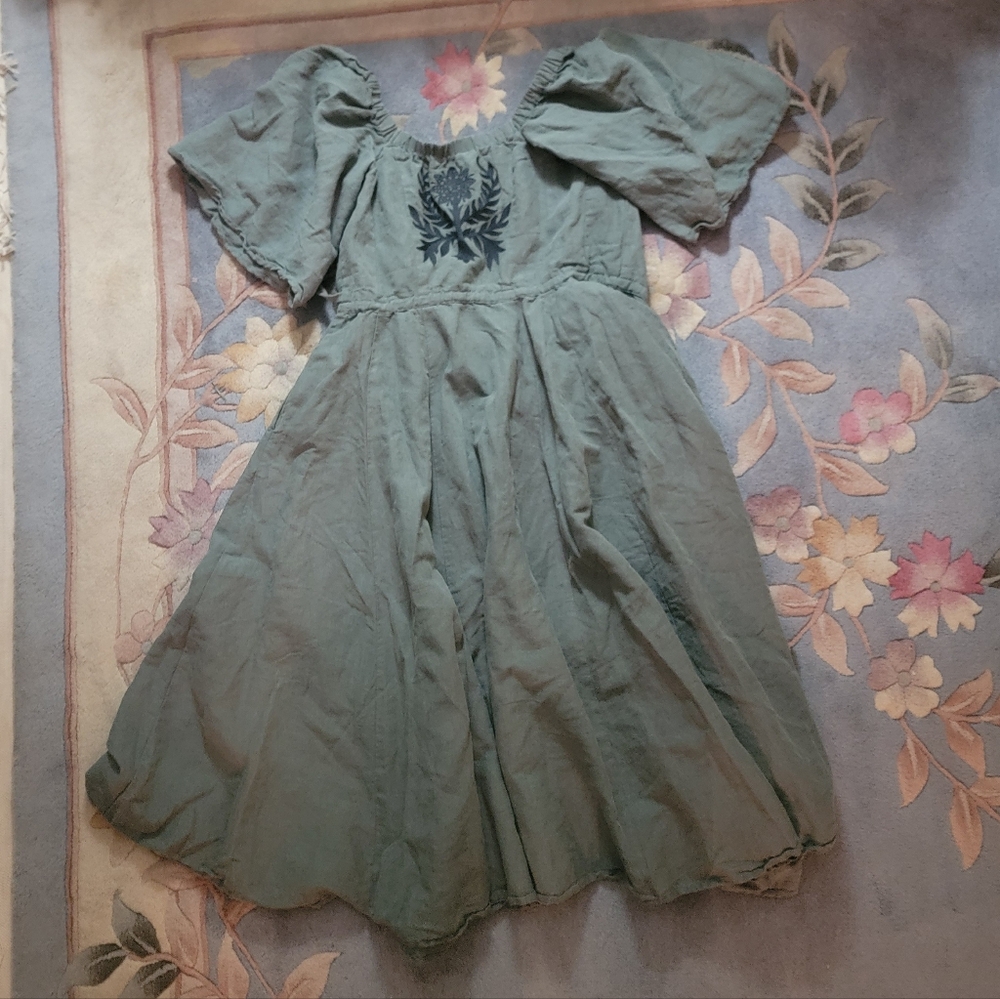 Voriagh "Gisela" sage embroidered crossover dress with sleeves - Picture 3 of 4